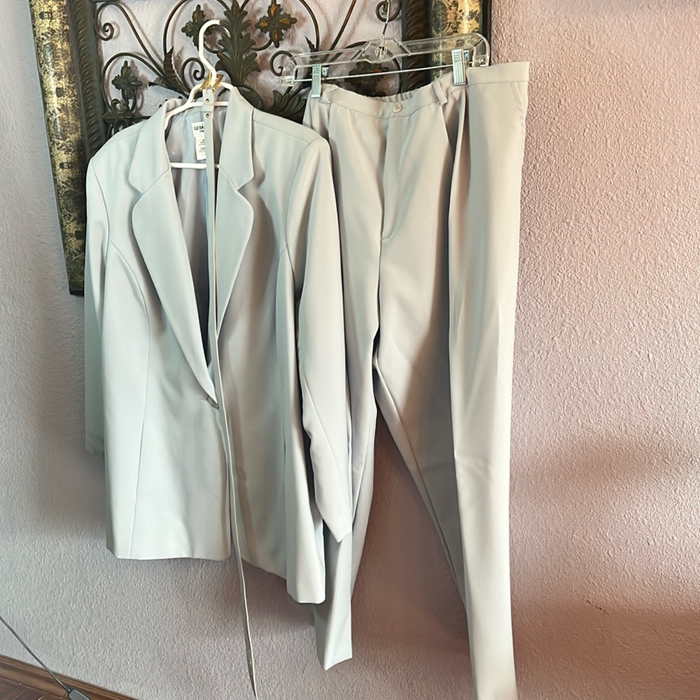 Liz Baker Light Gray Women's Tailored Blazer & Pants